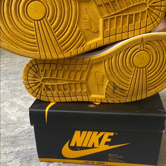 Nike Black and Yellow High-Top Sneakers. Jordan pollen leather 9,5 size - Picture 3 of 6